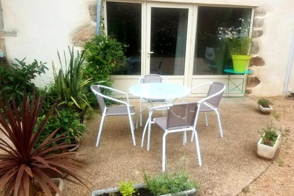 Petit Gite Ou Chambre D'Hotes 2/4 Personnes Buffieres Exteriér fotografie